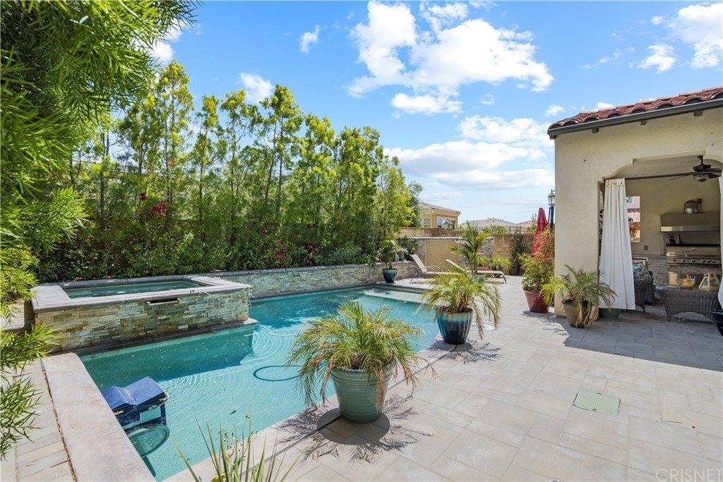 27672 Skylark Lane, Saugus, CA 91350