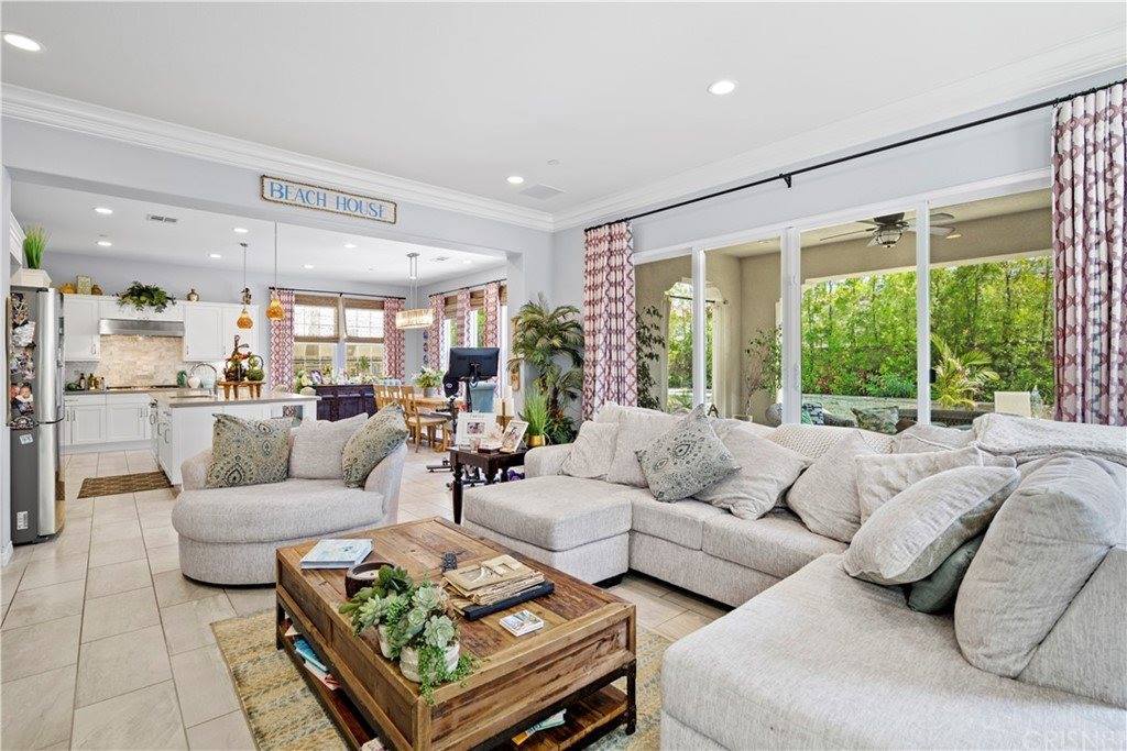 27672 Skylark Lane, Saugus, CA 91350