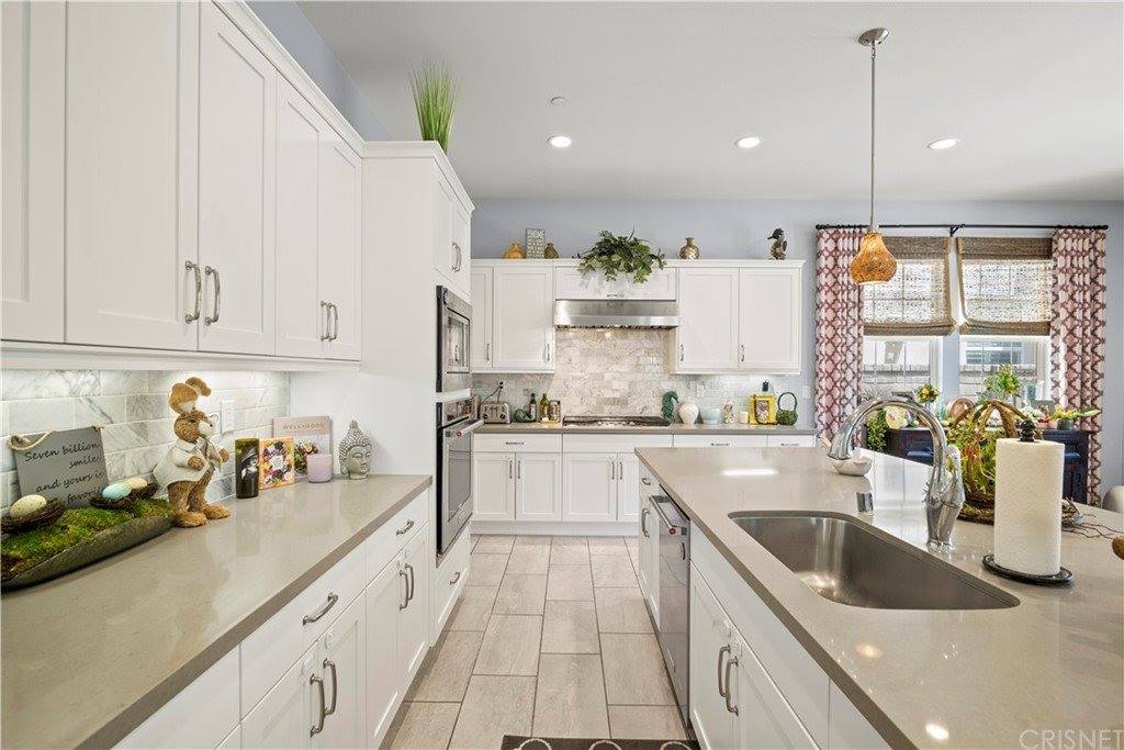 27672 Skylark Lane, Saugus, CA 91350