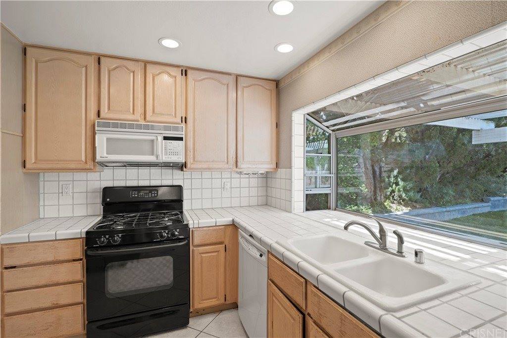 23013 Vista Delgado Drive, Valencia, CA 91354