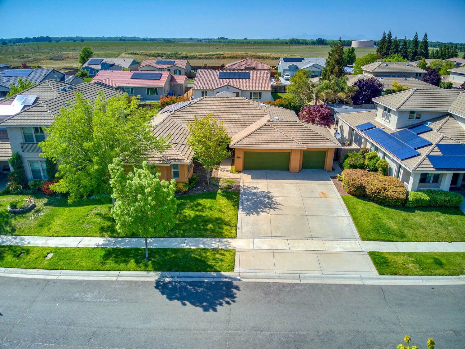 2076 Wallaby Ranch Way, Plumas Lake, CA 95961