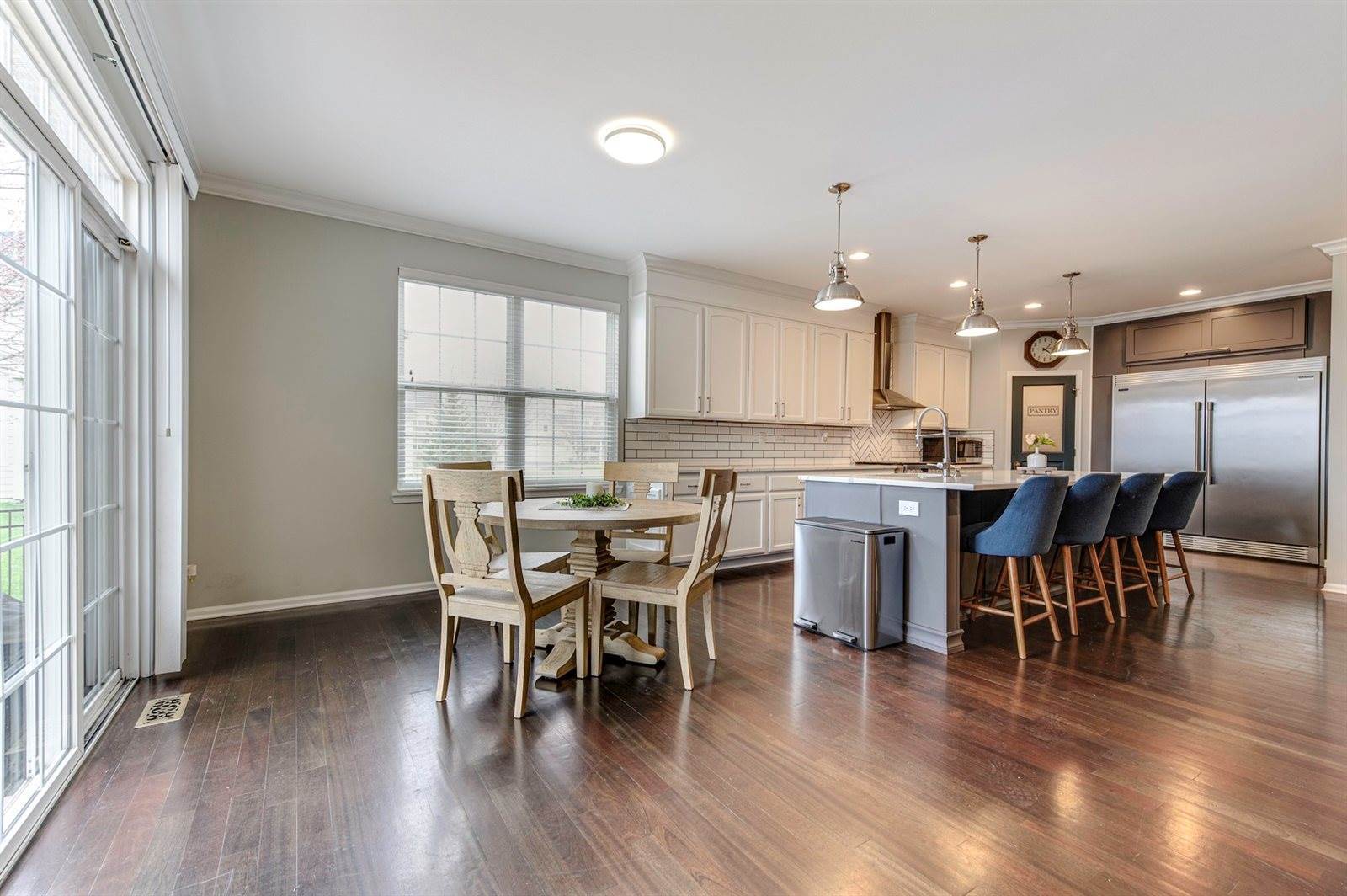 410 West Amberside Drive, Elgin, IL 60124