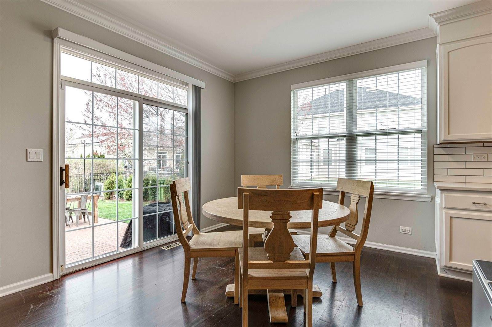 410 West Amberside Drive, Elgin, IL 60124