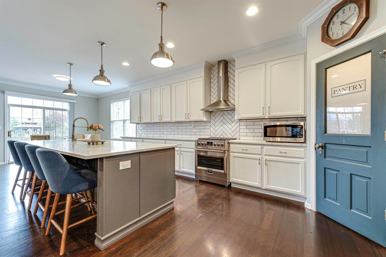 410 West Amberside Drive, Elgin, IL 60124