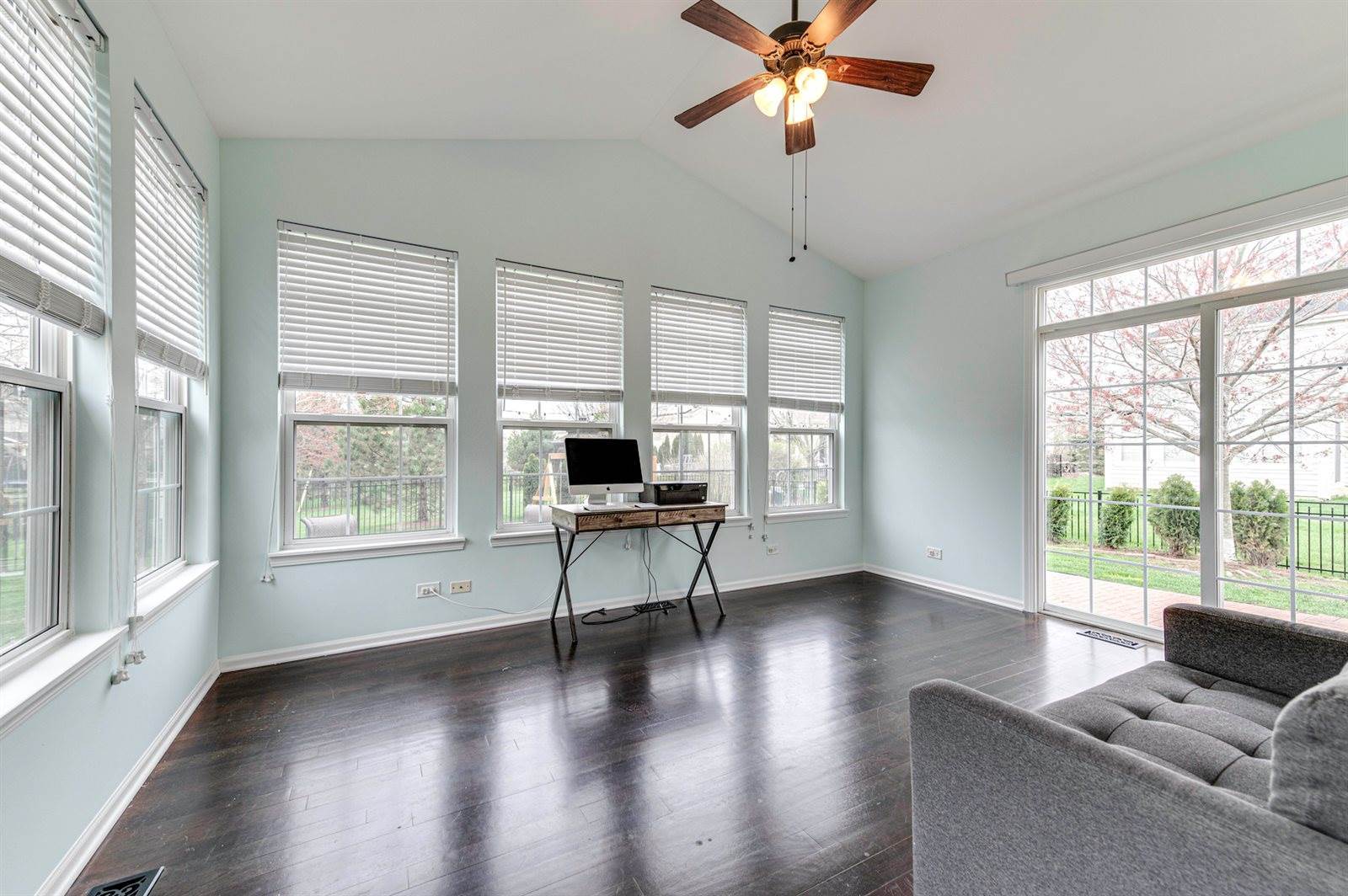 410 West Amberside Drive, Elgin, IL 60124