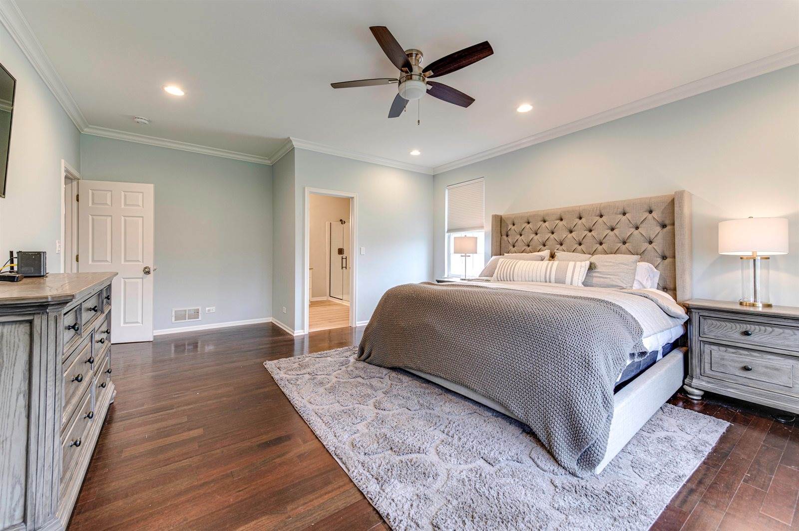 410 West Amberside Drive, Elgin, IL 60124