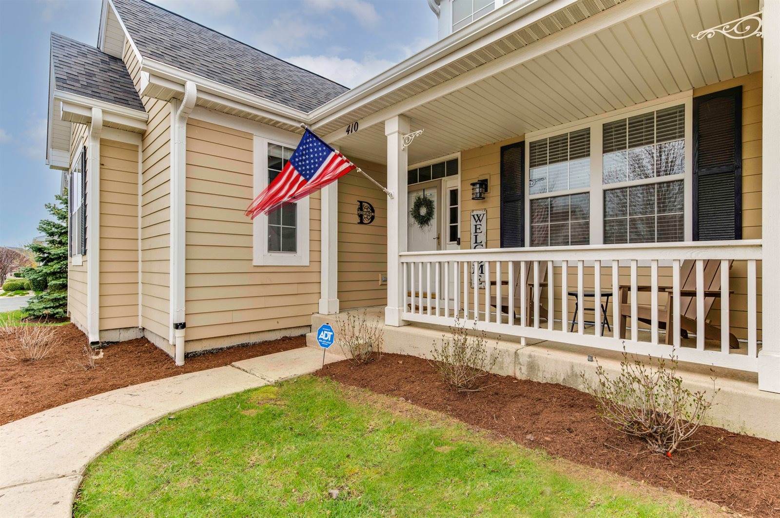 410 West Amberside Drive, Elgin, IL 60124