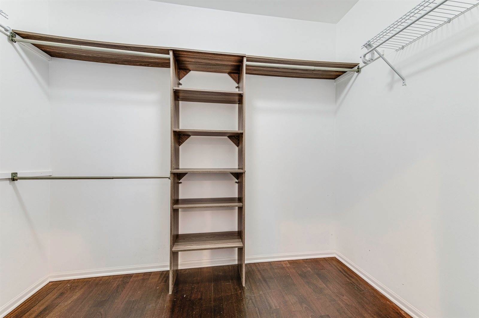 410 West Amberside Drive, Elgin, IL 60124