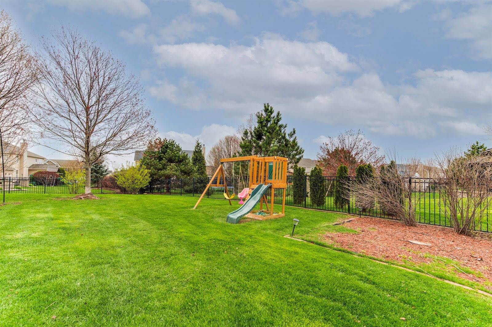 410 West Amberside Drive, Elgin, IL 60124