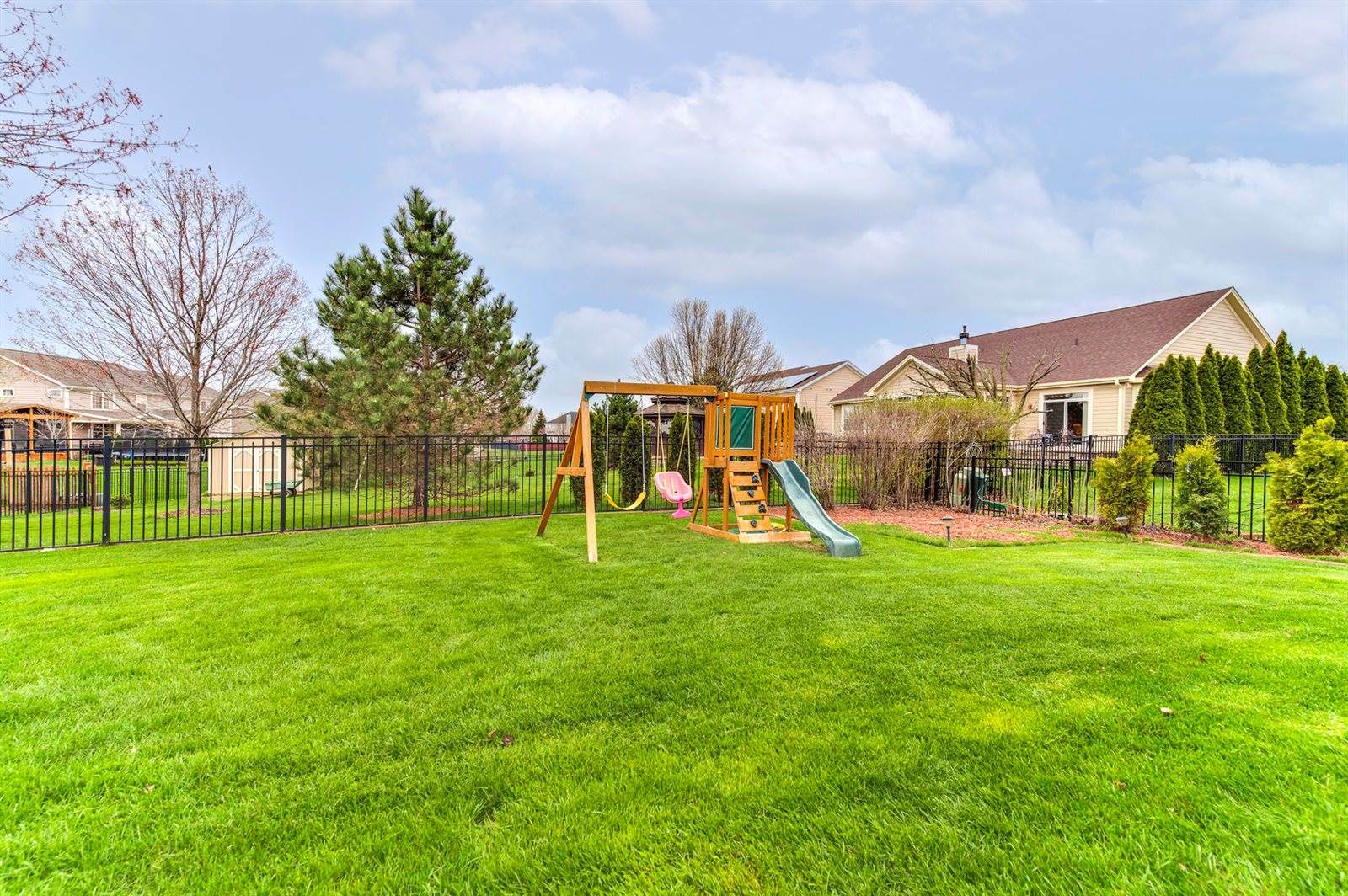 410 West Amberside Drive, Elgin, IL 60124