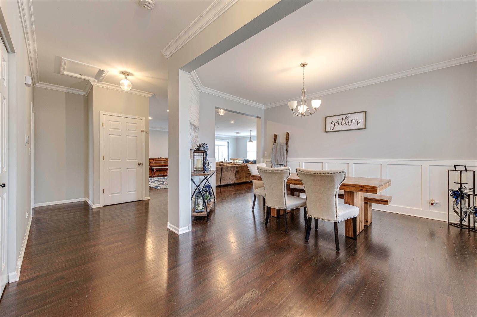 410 West Amberside Drive, Elgin, IL 60124