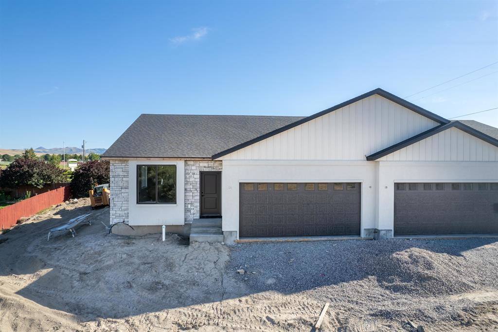 318 Lakeview Blvd, American Falls, ID 83211