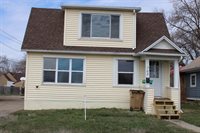 703 NW 7th St, Minot, ND 58703