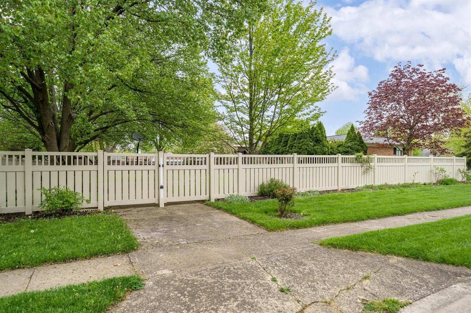 4818 Hillcrest Street South, Hilliard, OH 43026