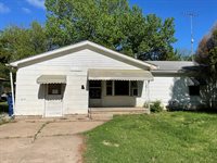 220 N Willow St, Douglass, KS 67039