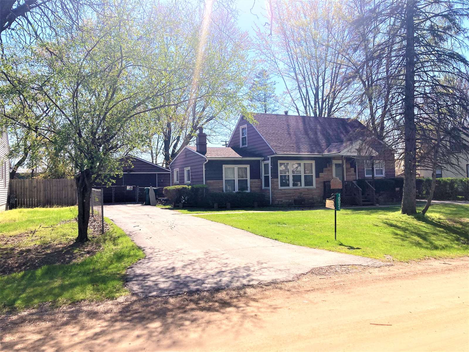 10021 Endicott Rd, Belleville, MI 48111