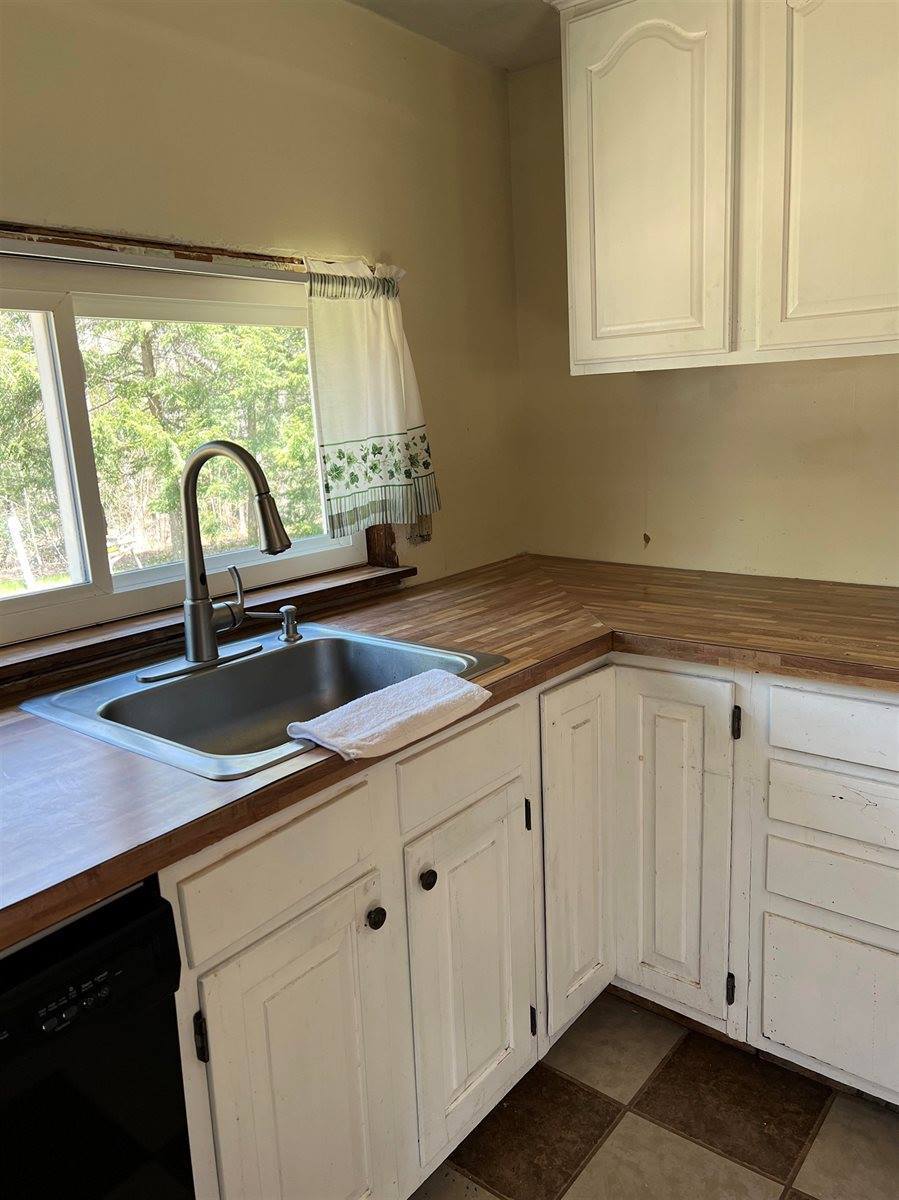 3 Briar Road, Raymond, NH 03077