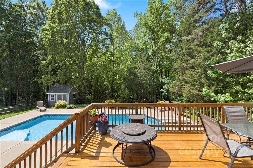 147 Hedgewood Drive, Mooresville, NC 28115