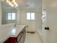 12380 SW King George Dr, King City, OR 97224