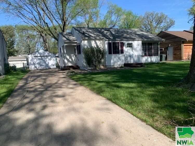 3229 Maplewood St, Sioux City, IA 51104