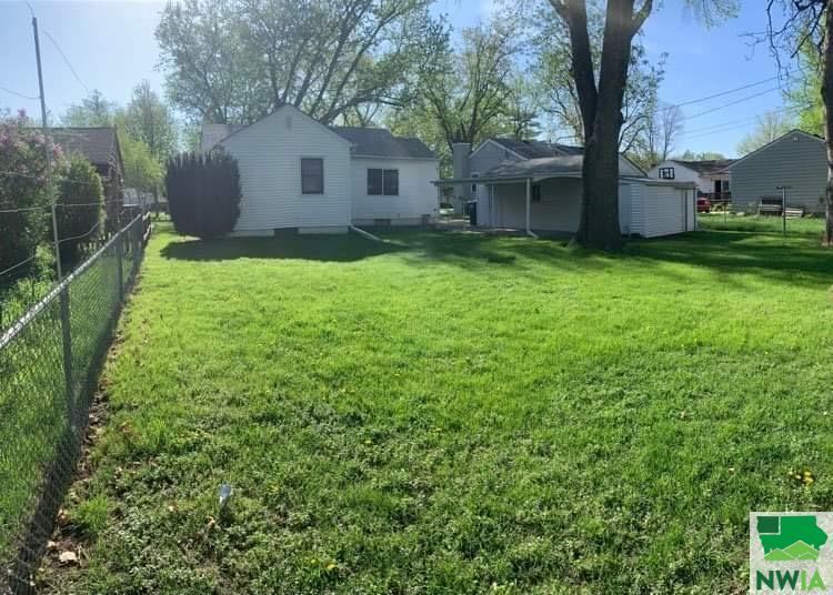 3229 Maplewood St, Sioux City, IA 51104