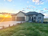 2425 15th St E, Williston, ND 58801