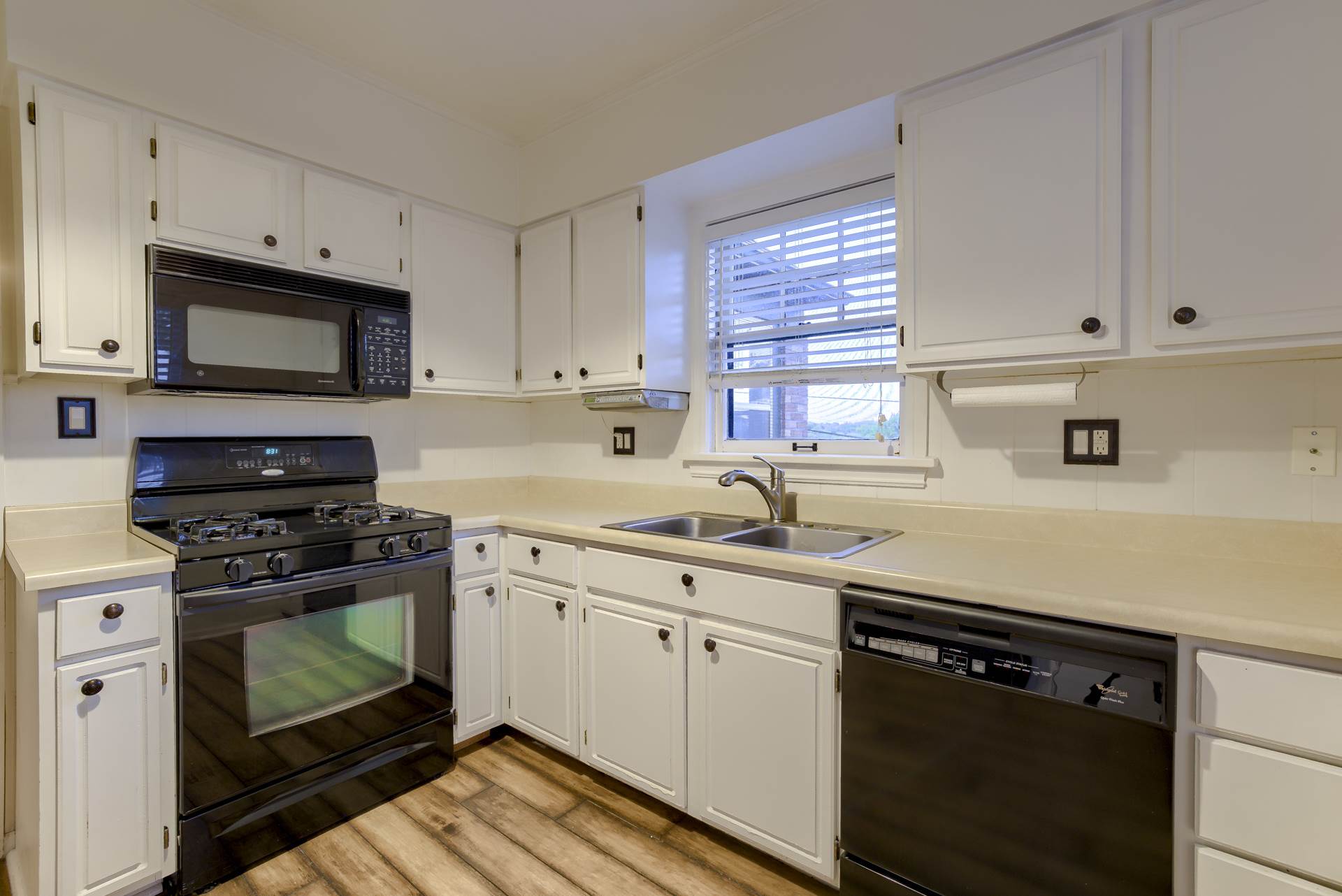 1411 S 52 Street, Omaha, NE 68106