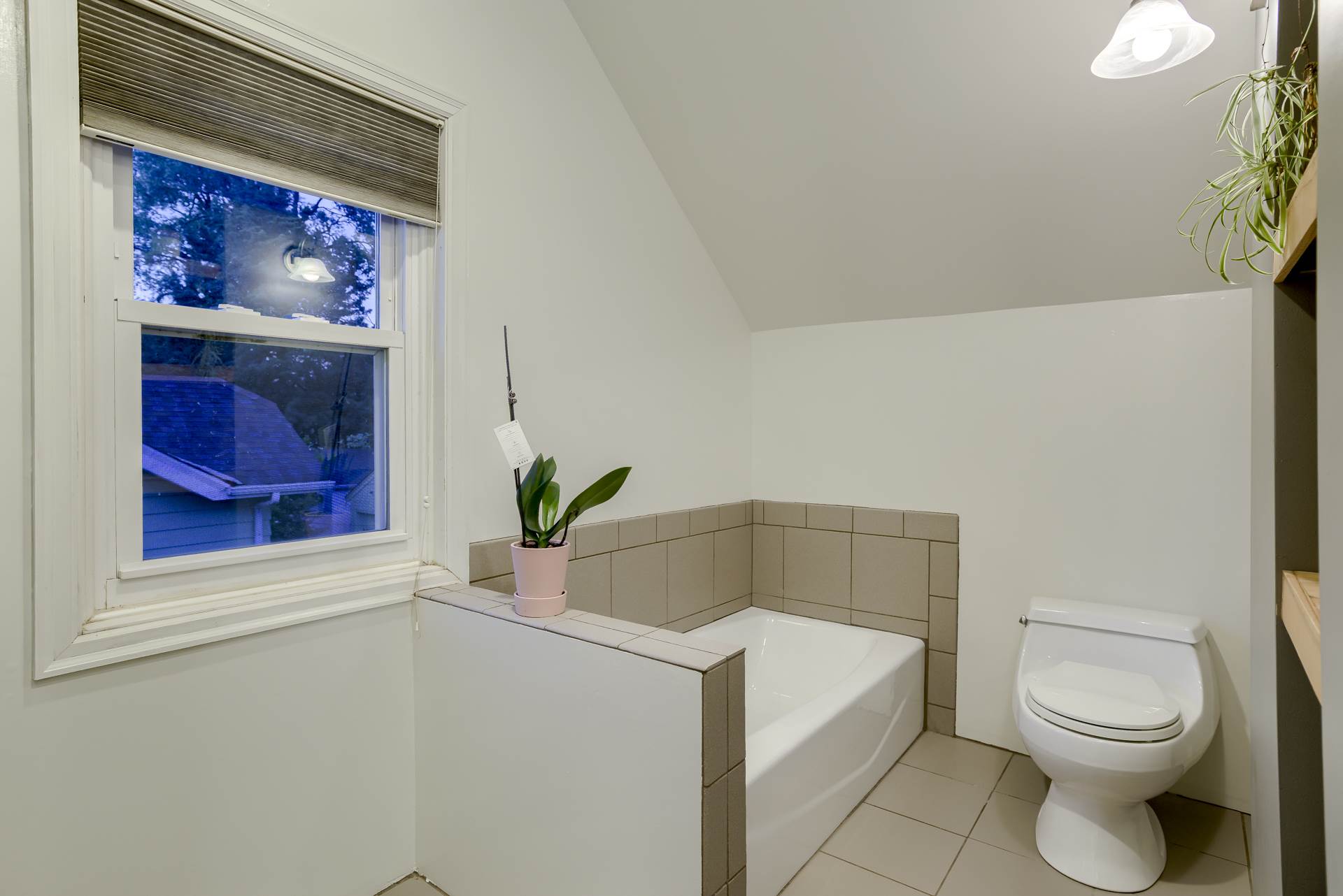 1411 S 52 Street, Omaha, NE 68106