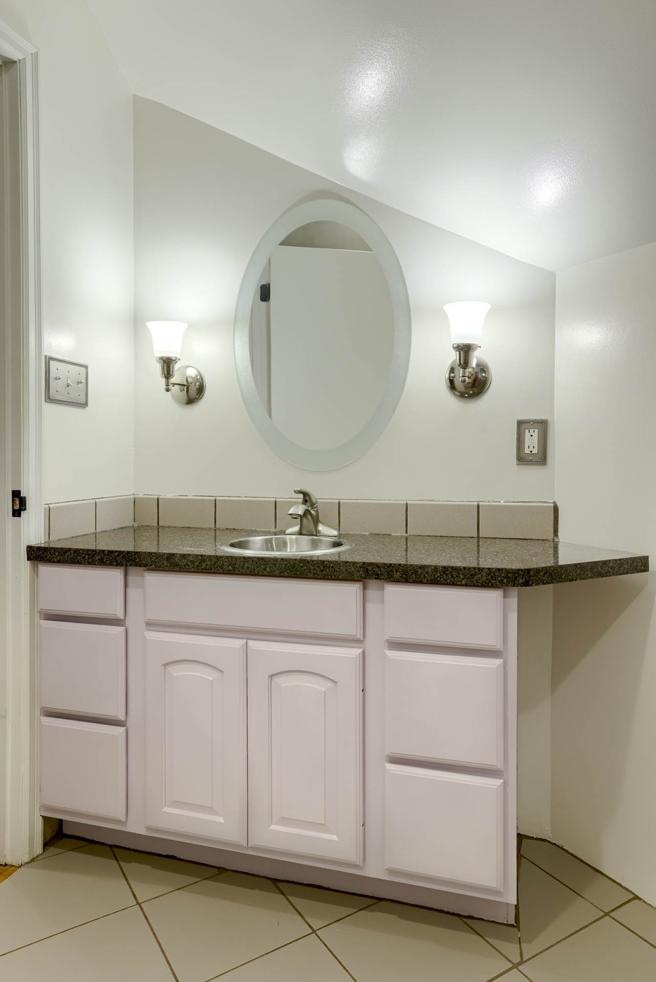 1411 S 52 Street, Omaha, NE 68106