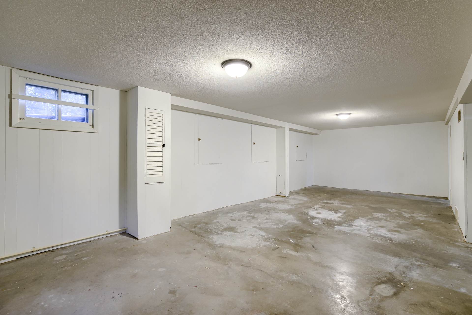 1411 S 52 Street, Omaha, NE 68106