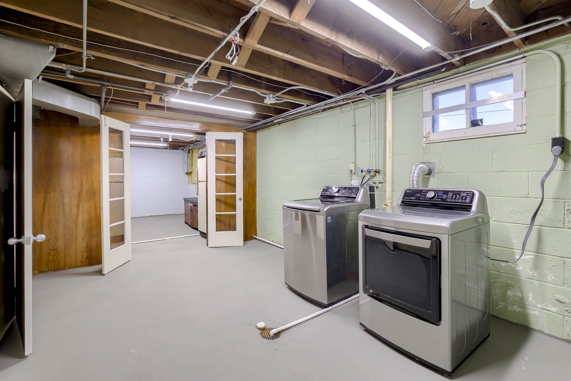 1411 S 52 Street, Omaha, NE 68106