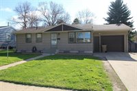 424 26th St NW, Minot, ND 58703