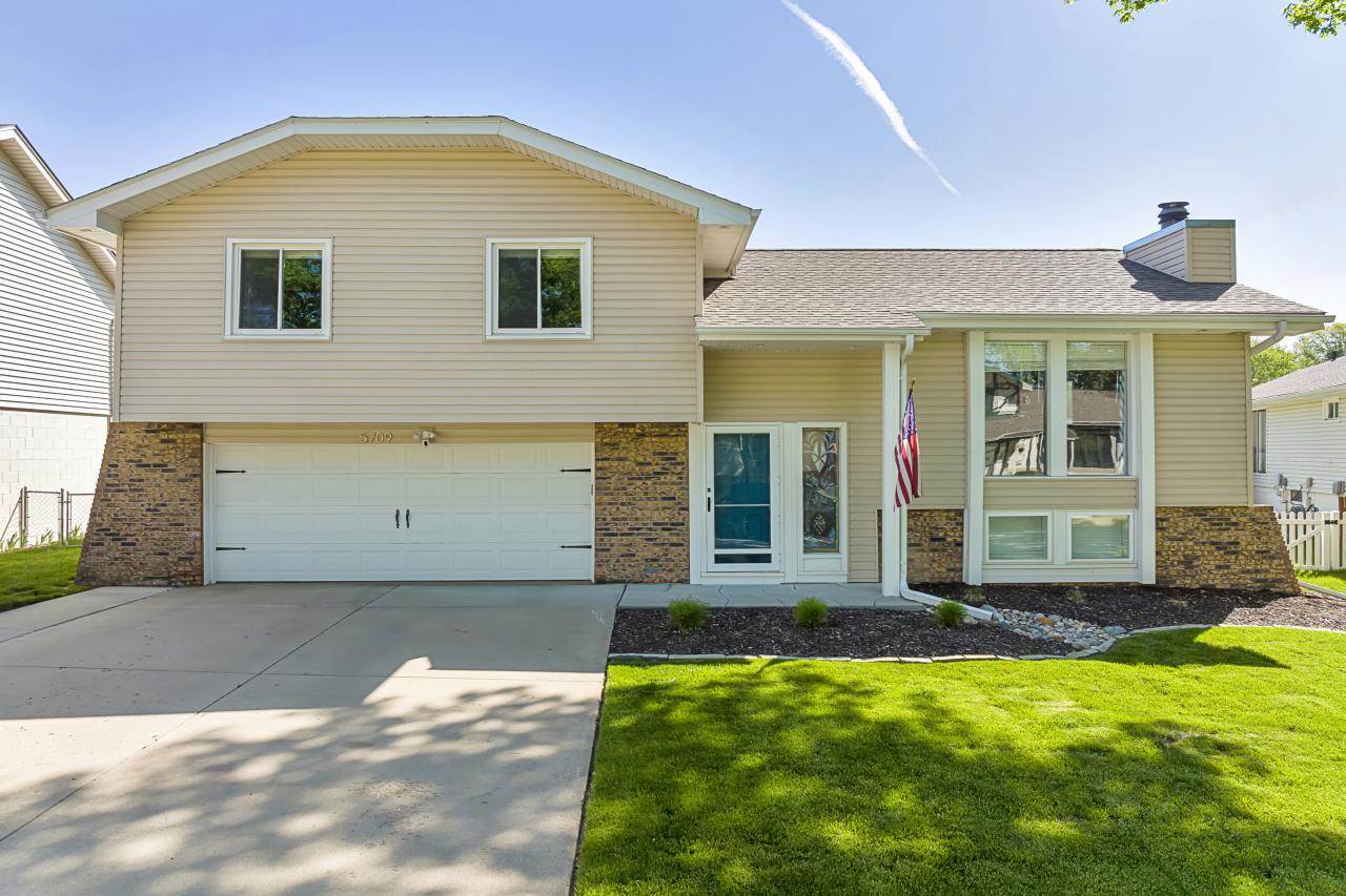 5709 N 115 Cir, Omaha, NE 68164
