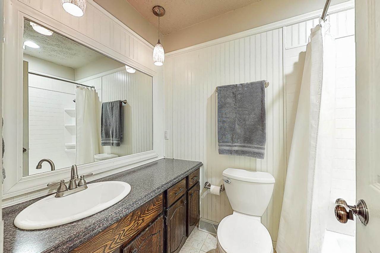 5709 N 115 Cir, Omaha, NE 68164