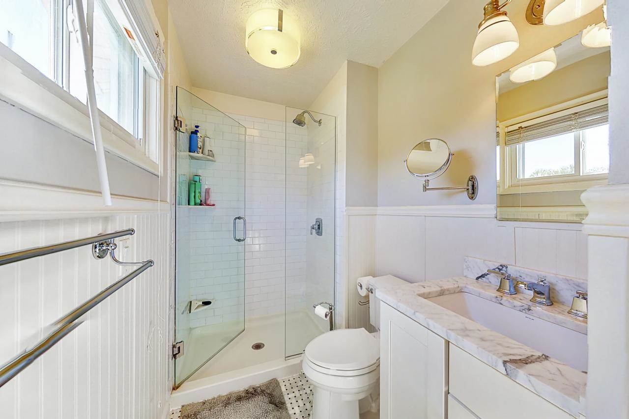 5709 N 115 Cir, Omaha, NE 68164