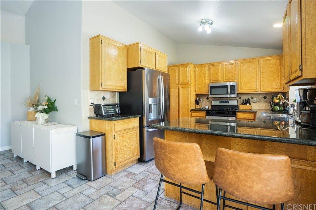 22427 Laurel Place, Saugus, CA 91390