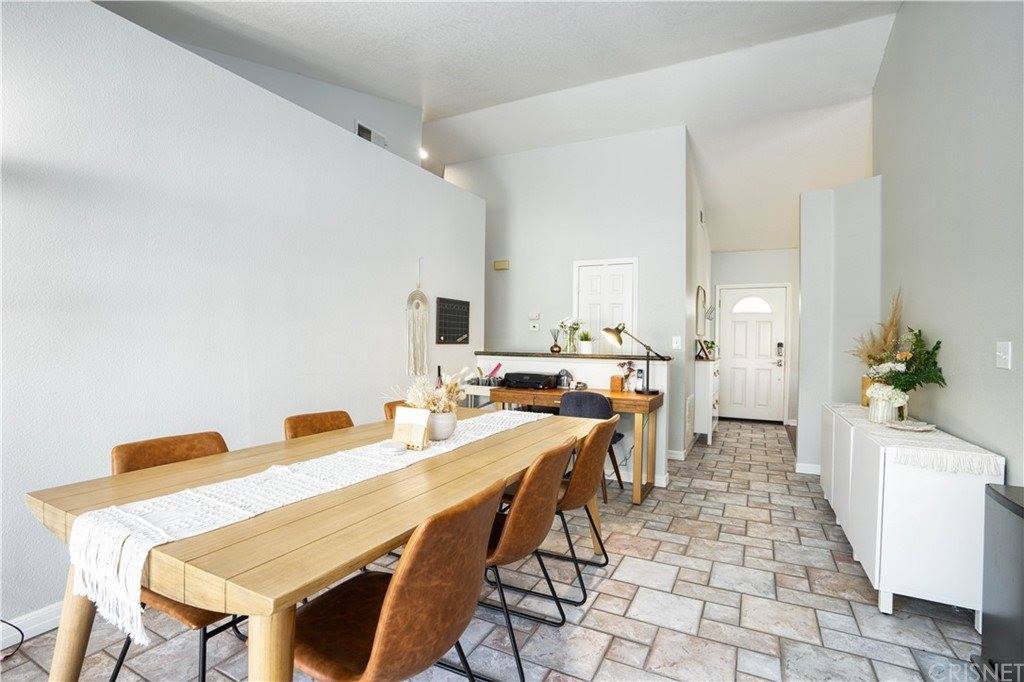 22427 Laurel Place, Saugus, CA 91390