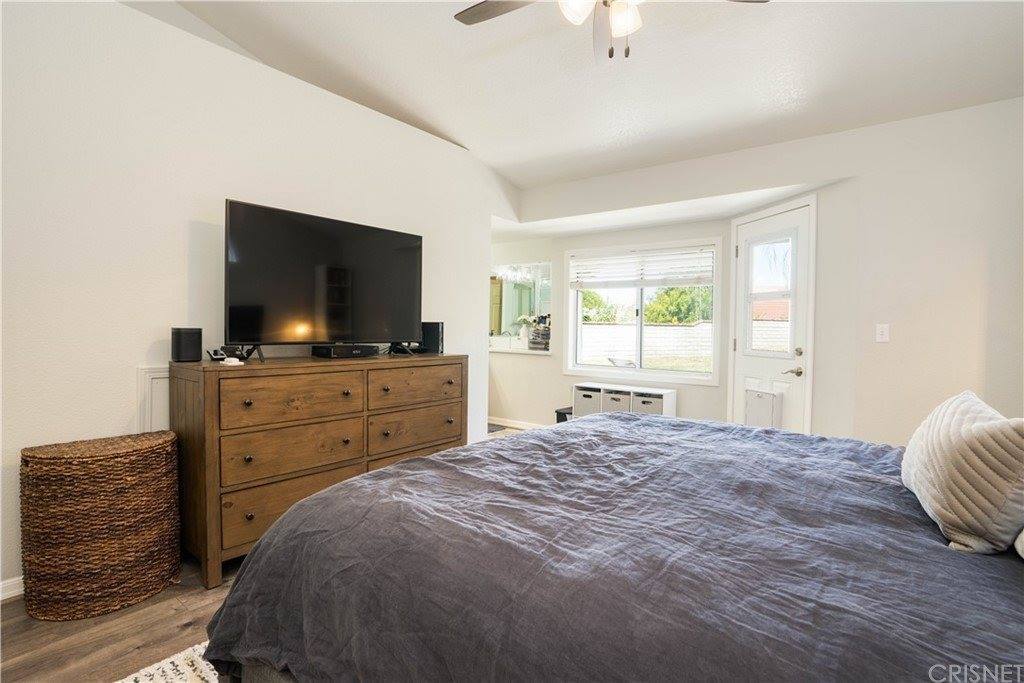 22427 Laurel Place, Saugus, CA 91390