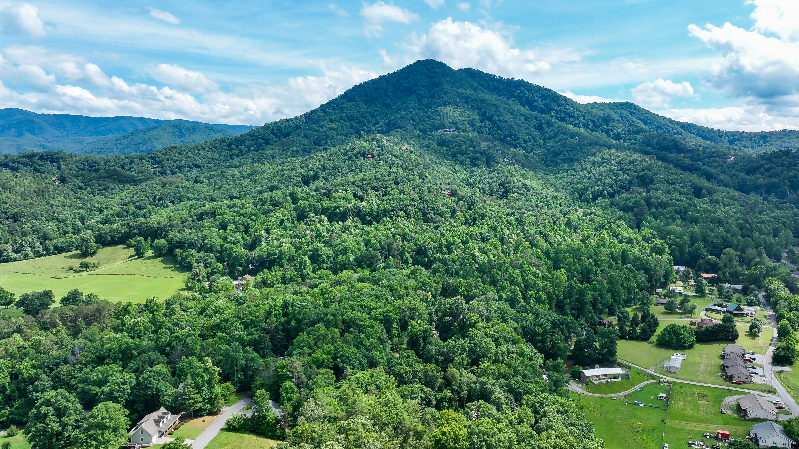 4049 Roundtop Drive, Sevierville, TN 37862