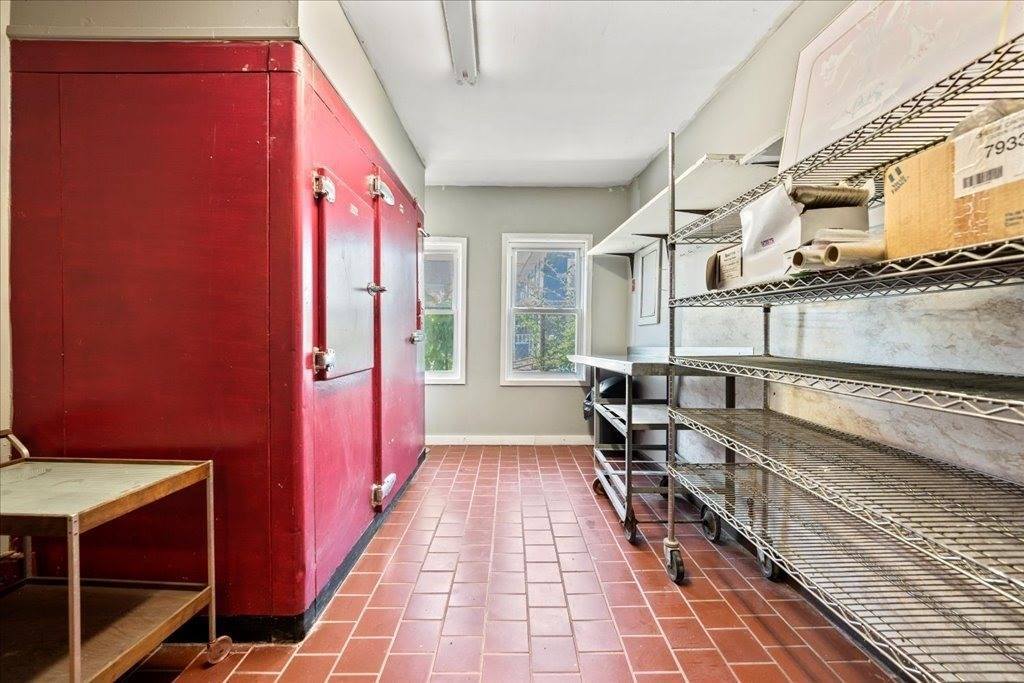 27 Pulaski, Ware, MA 01082