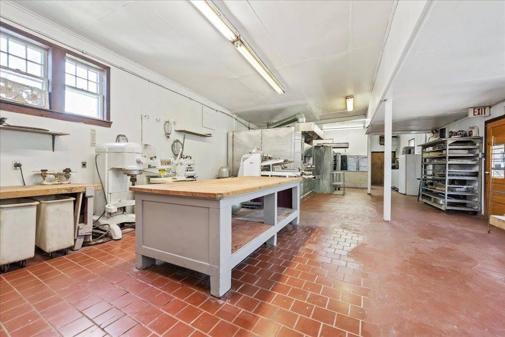 27 Pulaski, Ware, MA 01082
