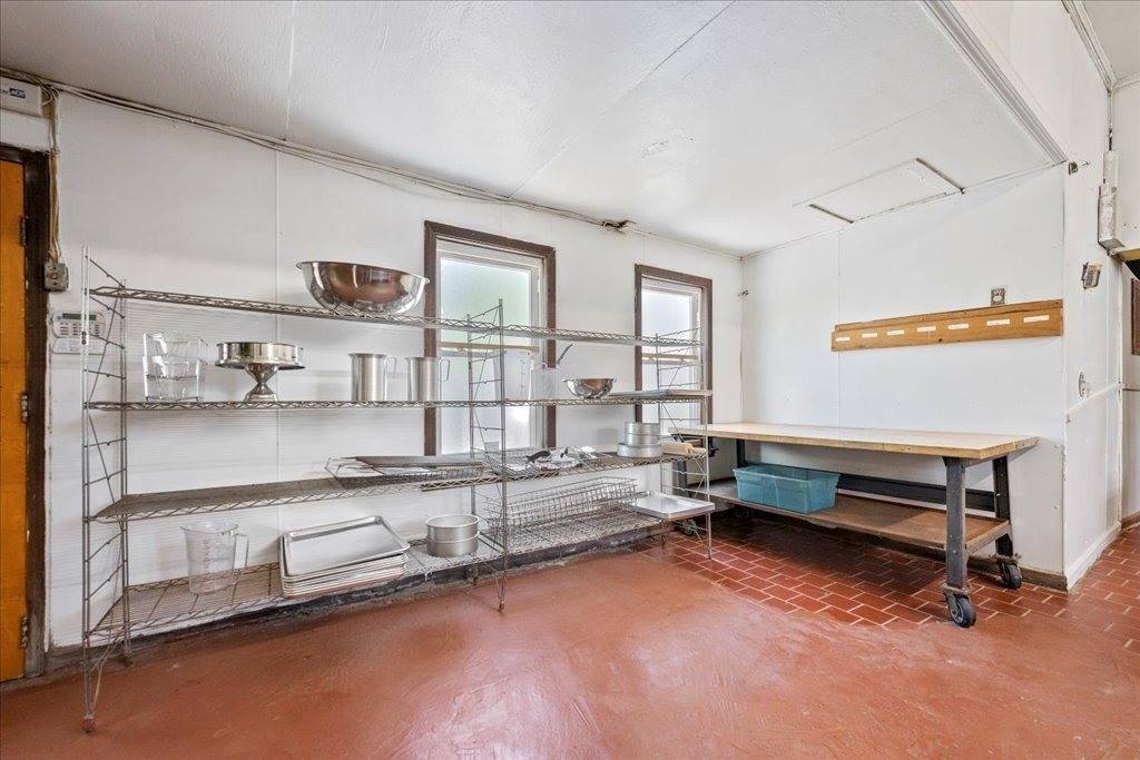 27 Pulaski, Ware, MA 01082