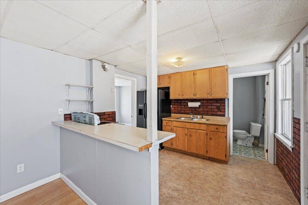 27 Pulaski, Ware, MA 01082