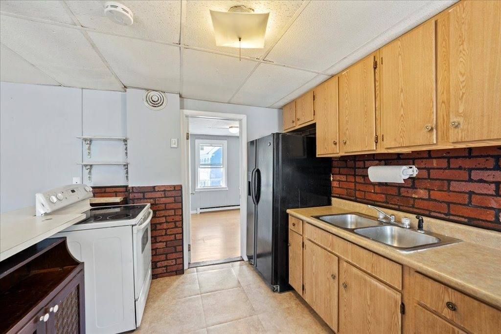 27 Pulaski, Ware, MA 01082