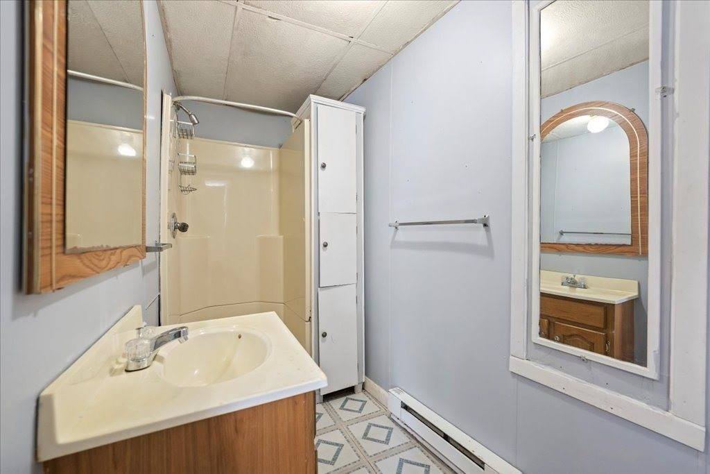 27 Pulaski, Ware, MA 01082