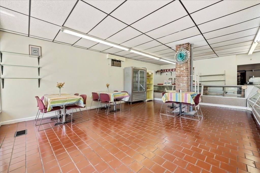 27 Pulaski, Ware, MA 01082