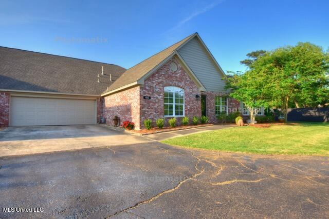 403 Charmant Place, Ridgeland, MS 39157