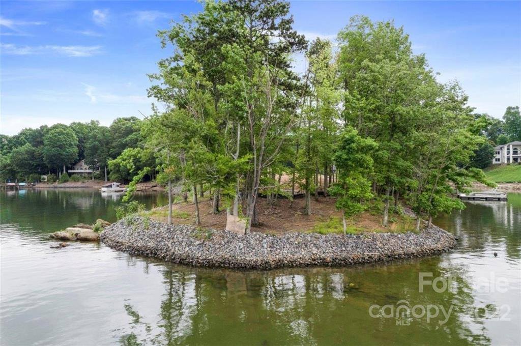 125 Hawks Point Drive, Troutman, NC 28166