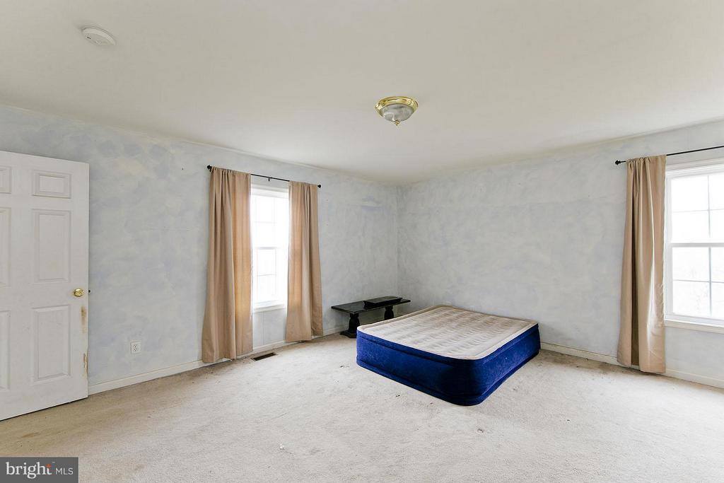 78 Devils River Road, Linden, VA 22642