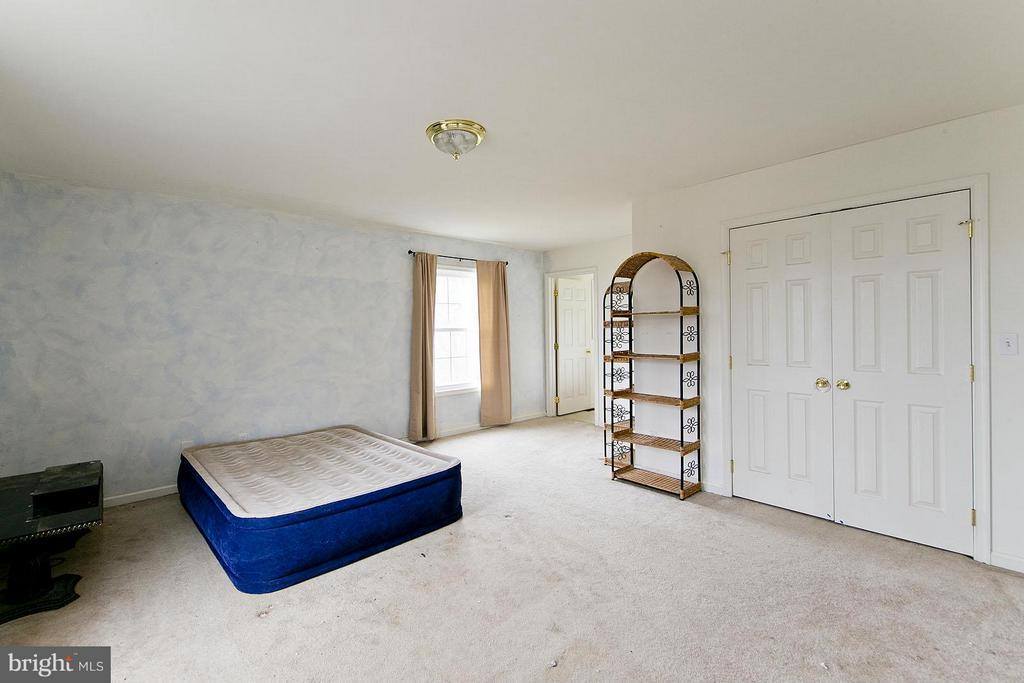 78 Devils River Road, Linden, VA 22642